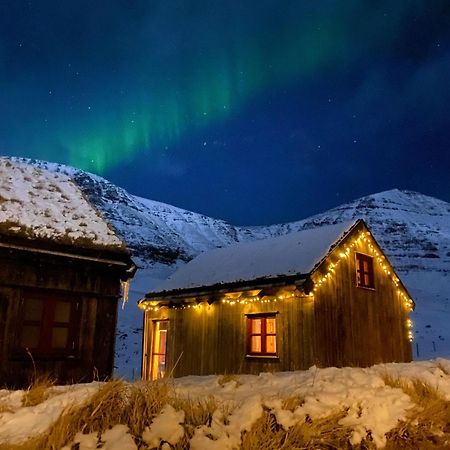 Mulafossur Cottages By Famous Waterfall In Gasadalur Extérieur photo