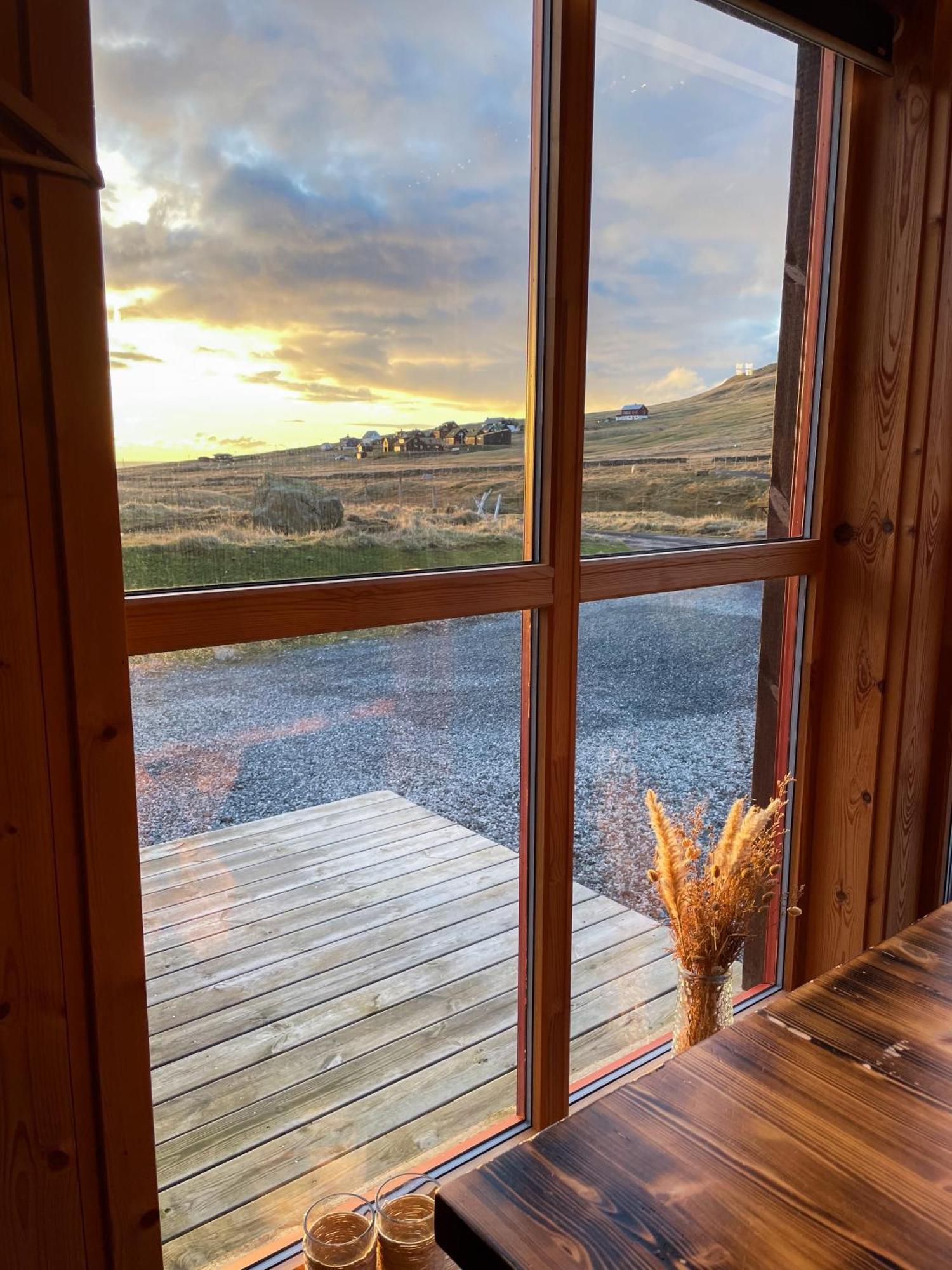 Mulafossur Cottages By Famous Waterfall In Gasadalur Extérieur photo