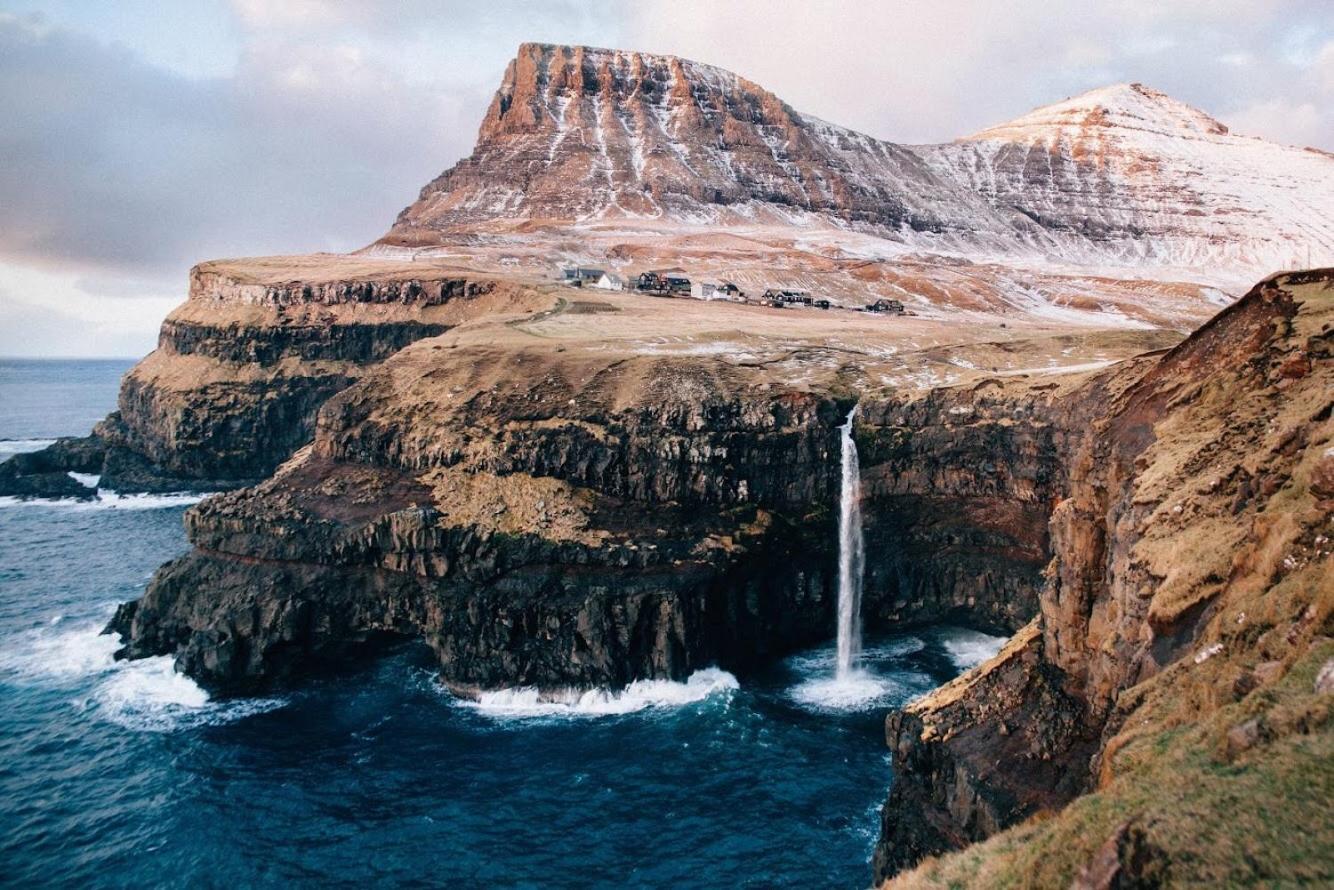 Mulafossur Cottages By Famous Waterfall In Gasadalur Extérieur photo