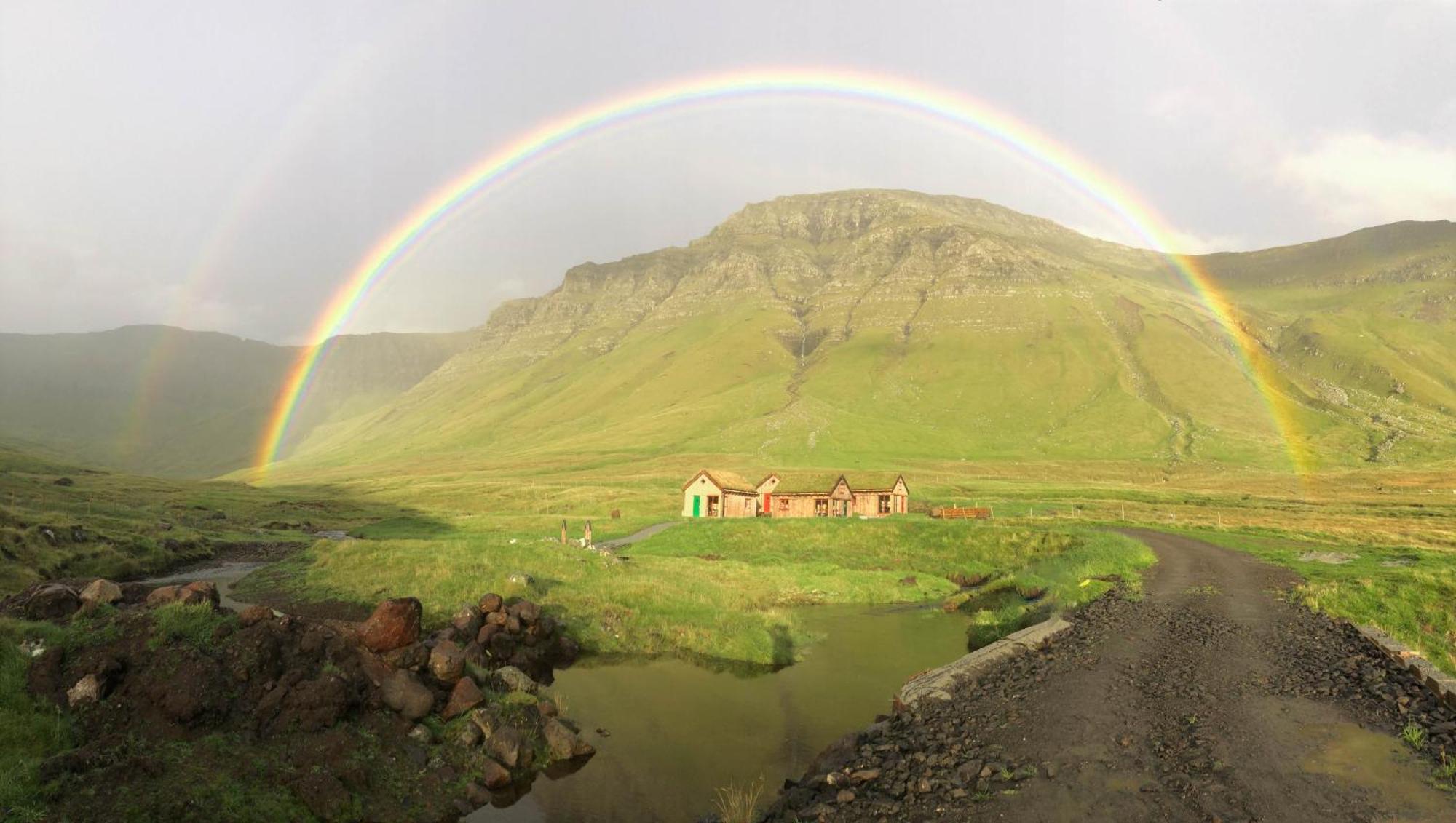 Mulafossur Cottages By Famous Waterfall In Gasadalur Extérieur photo