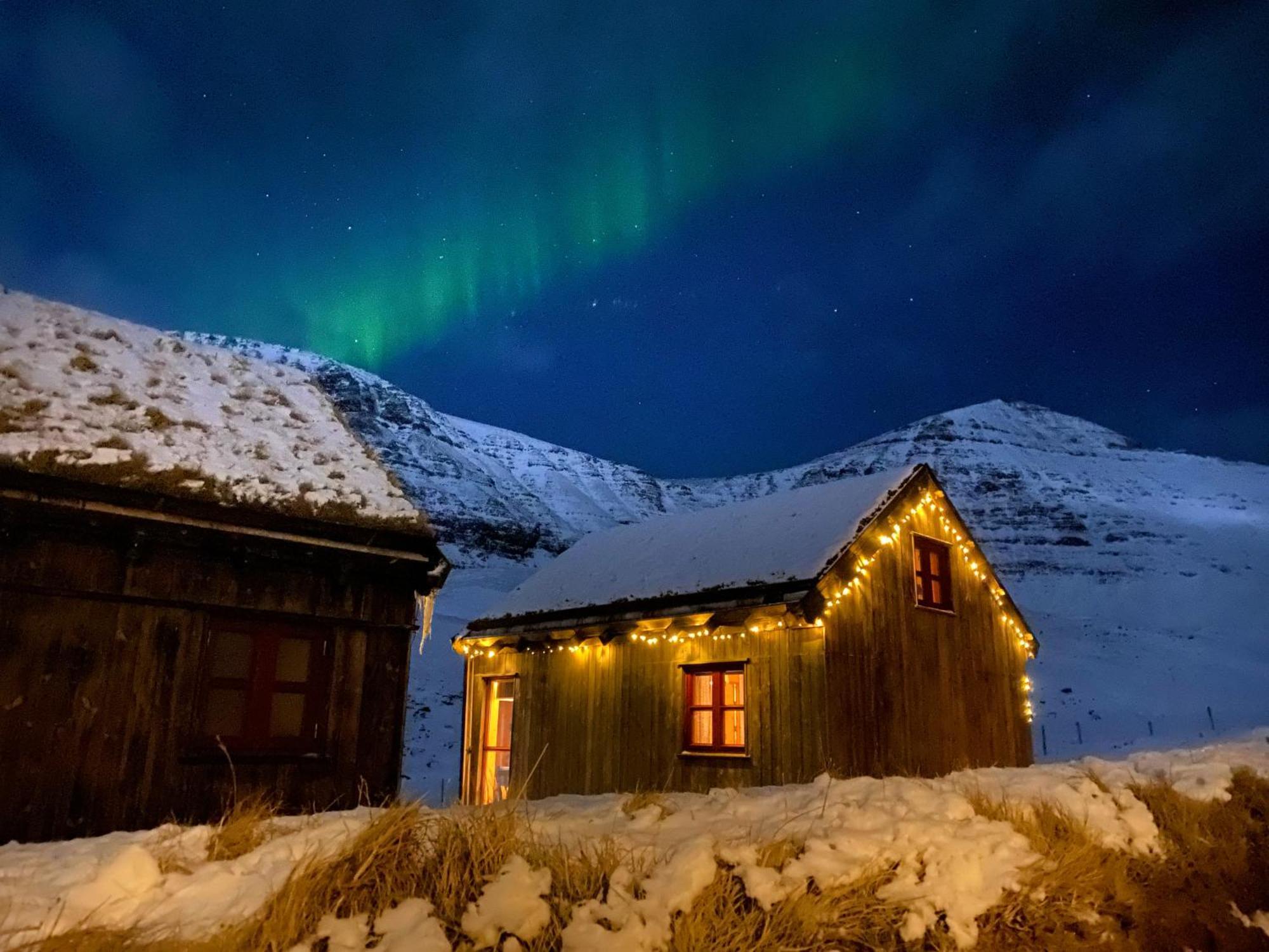 Mulafossur Cottages By Famous Waterfall In Gasadalur Extérieur photo