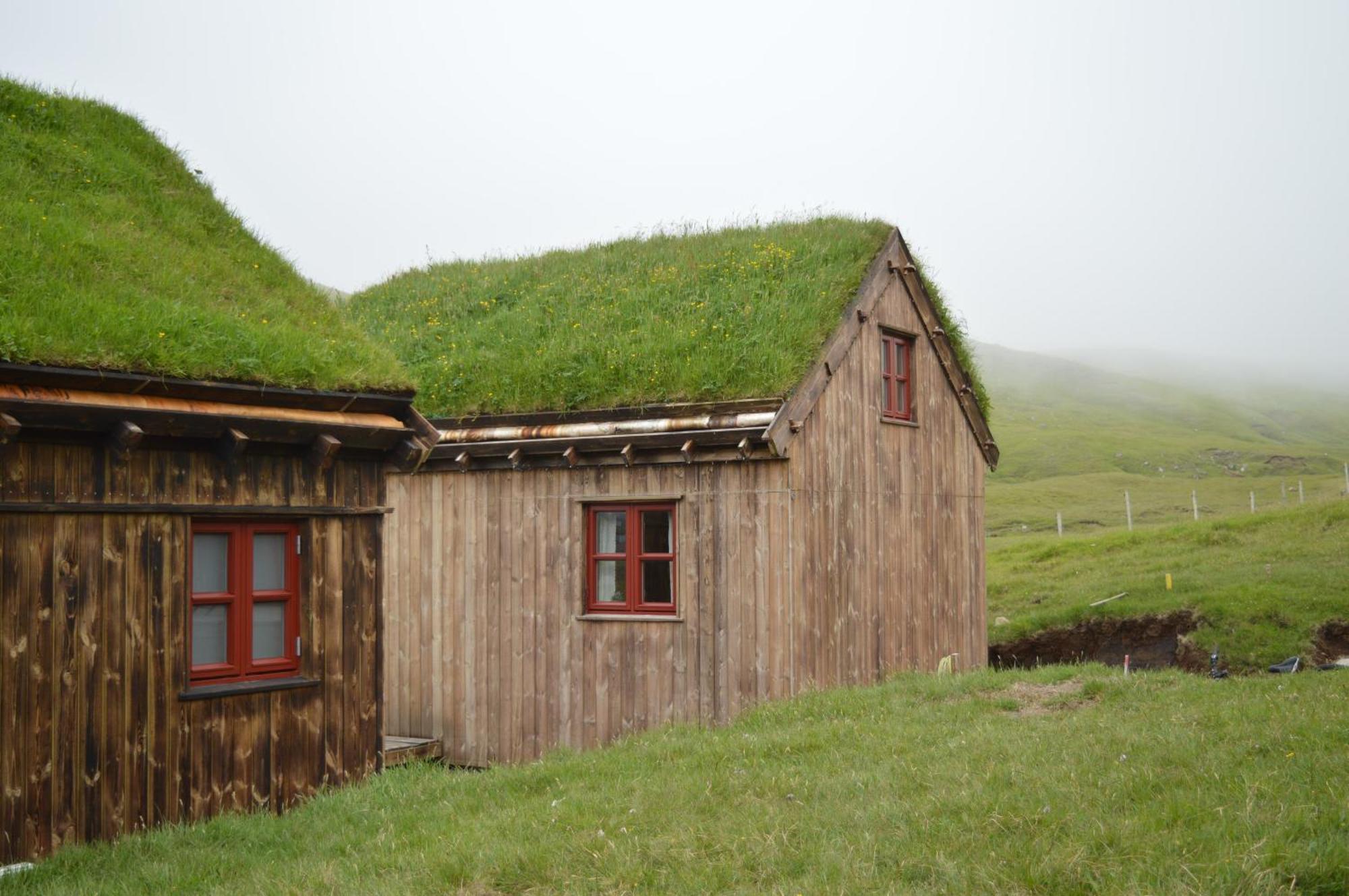 Mulafossur Cottages By Famous Waterfall In Gasadalur Extérieur photo