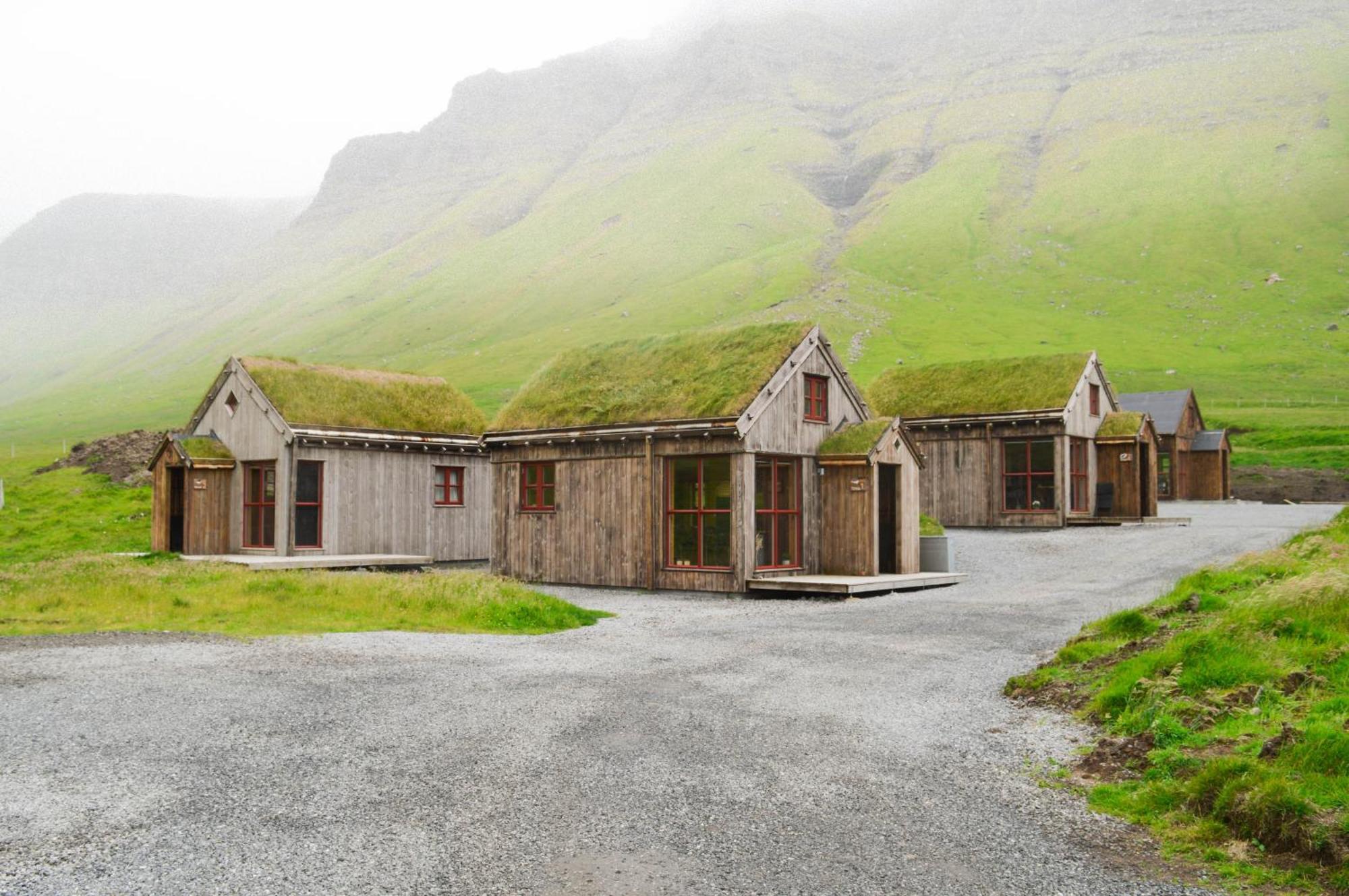 Mulafossur Cottages By Famous Waterfall In Gasadalur Extérieur photo