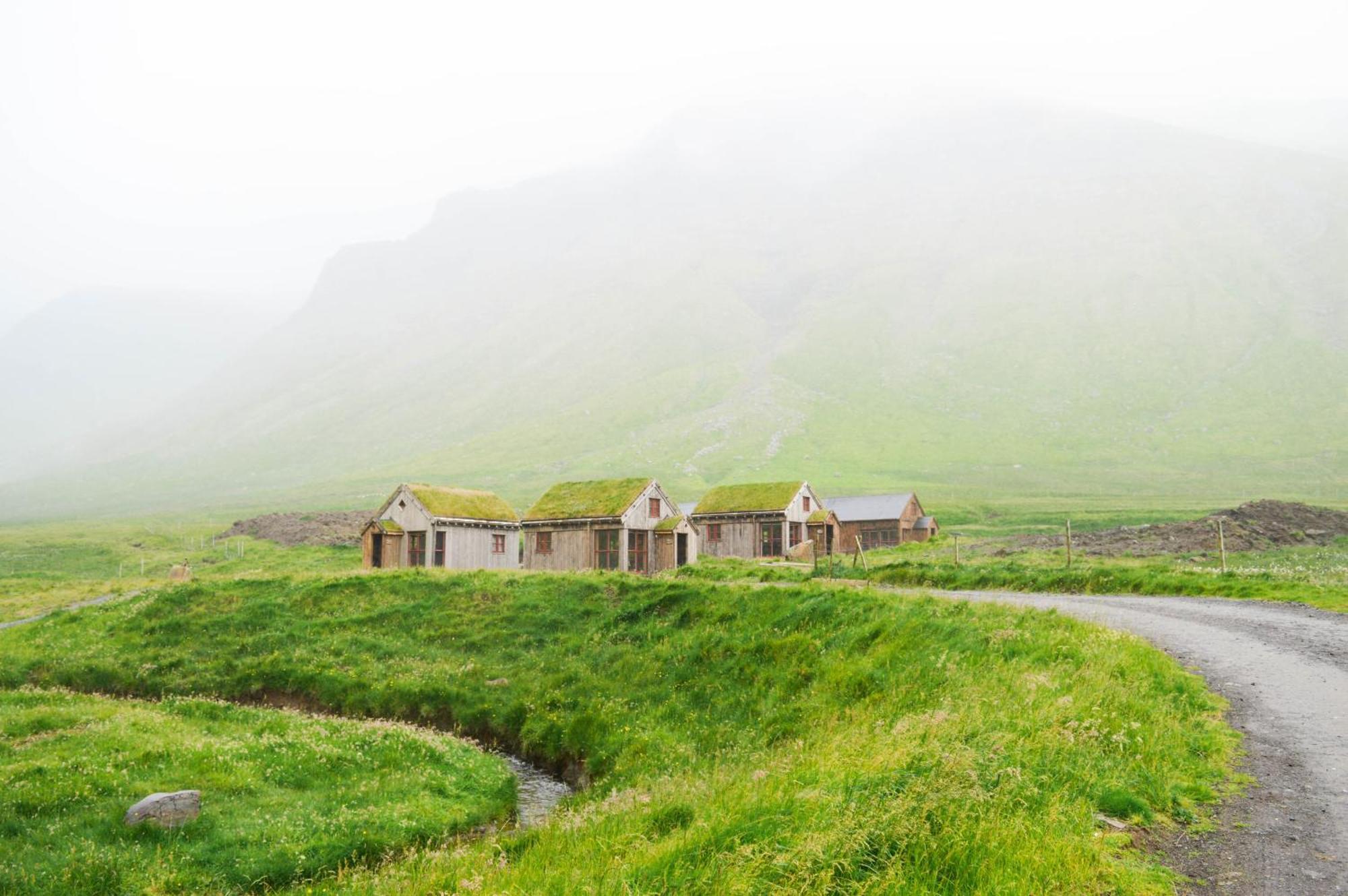 Mulafossur Cottages By Famous Waterfall In Gasadalur Extérieur photo