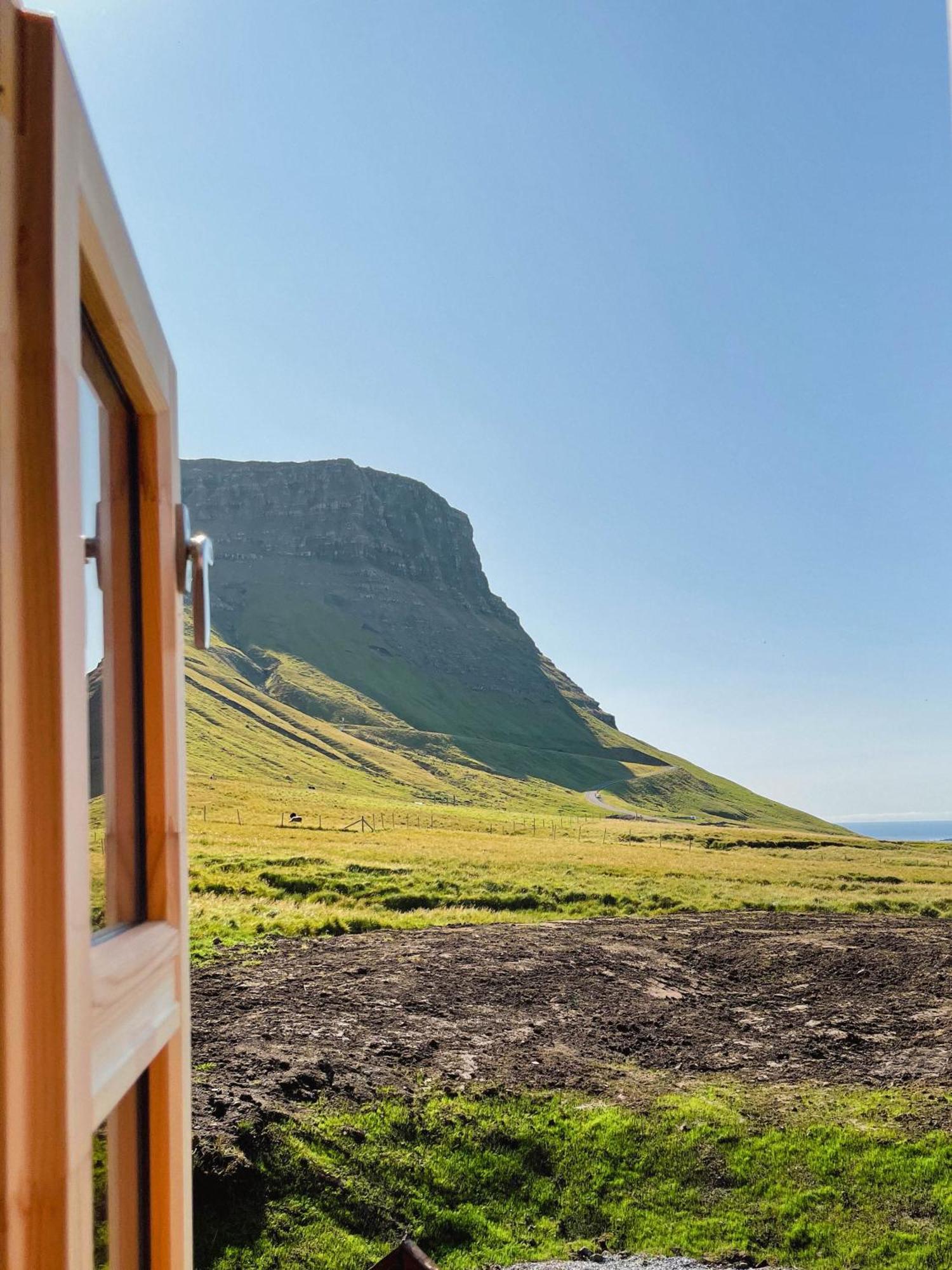 Mulafossur Cottages By Famous Waterfall In Gasadalur Extérieur photo