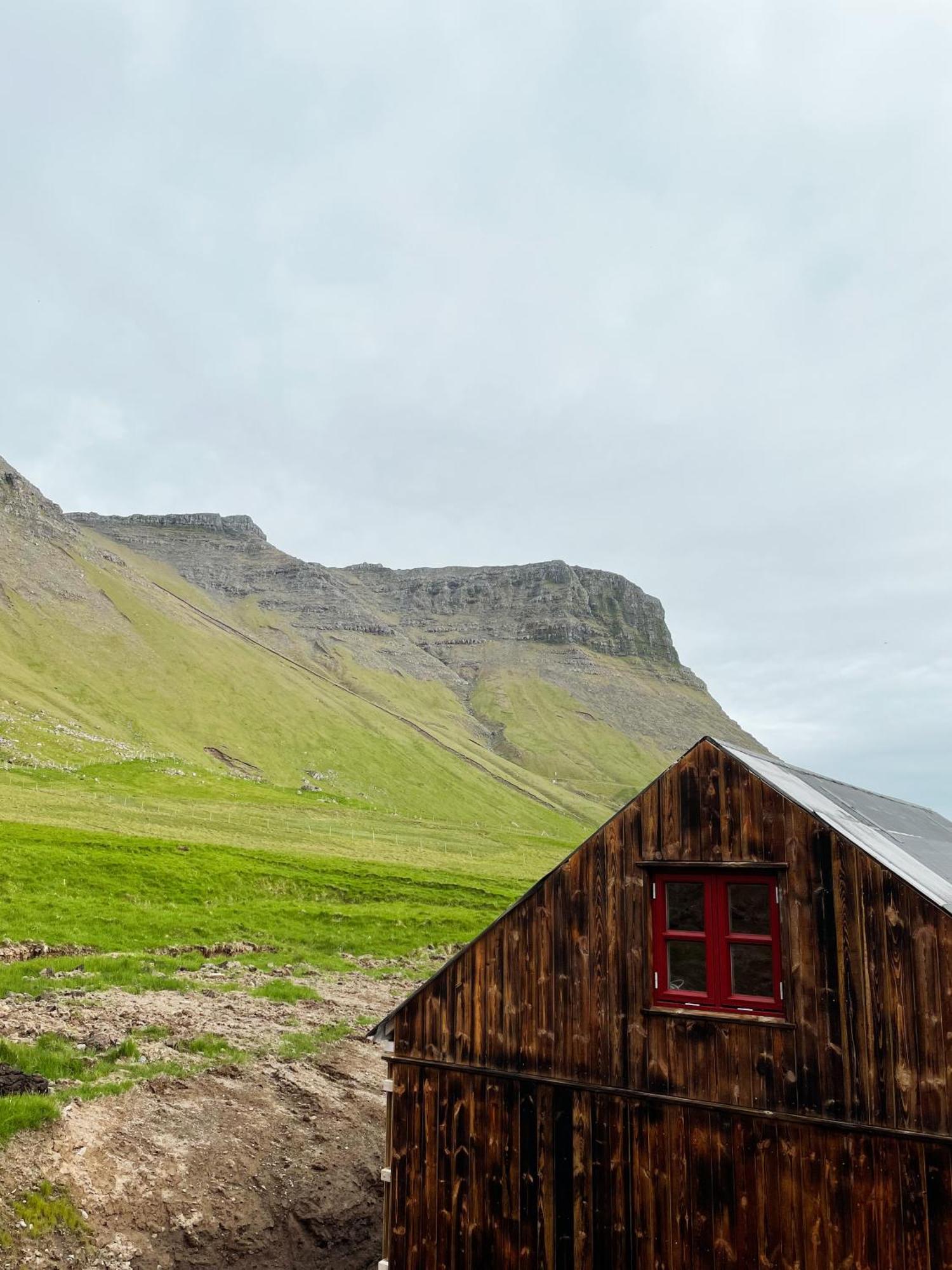 Mulafossur Cottages By Famous Waterfall In Gasadalur Chambre photo